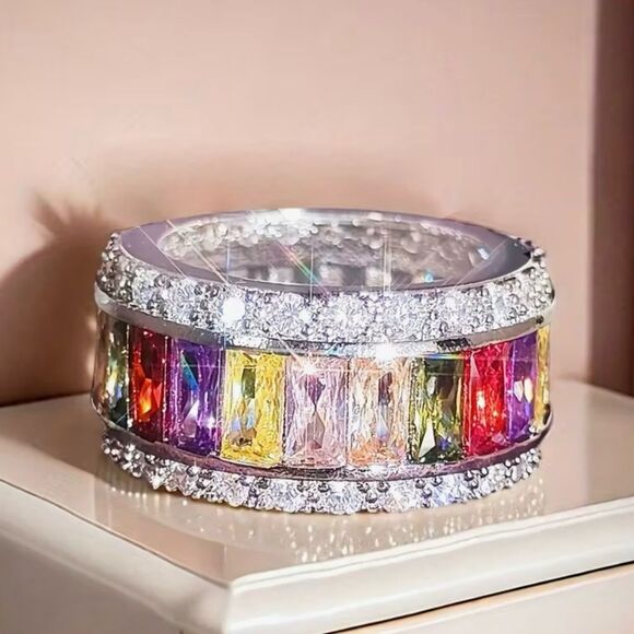 🩷 Stunning New ring with bands of colored crystals & rhinestones size 7 & 8 🩷 - Picture 2 of 8